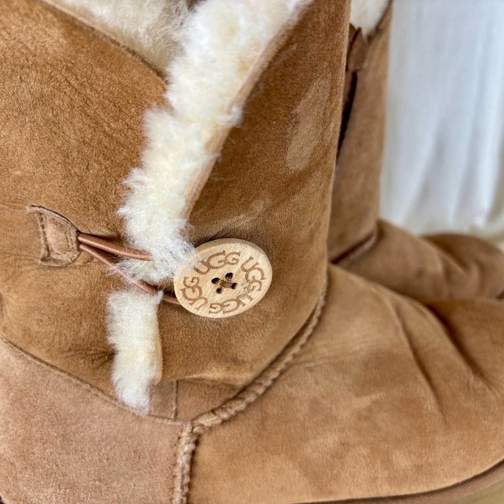 UGG Bailey Button ll Boot size 10 - Picture 9 of 16